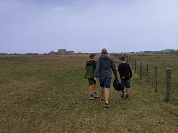 A walk to Camber Castle (Rye), East Sussex - Chimptrips