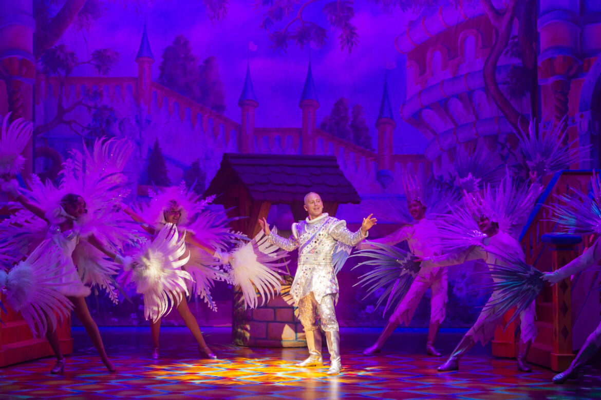 Rob Rinder as the Man in the mirror, dressed in a silver suit with 6 dancers behind him