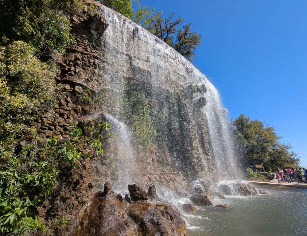 Cascade, Colline de Chateau
