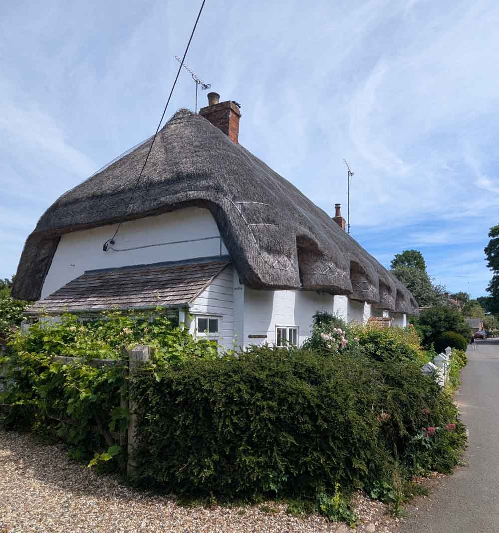 Thatched cottage in Avebury village